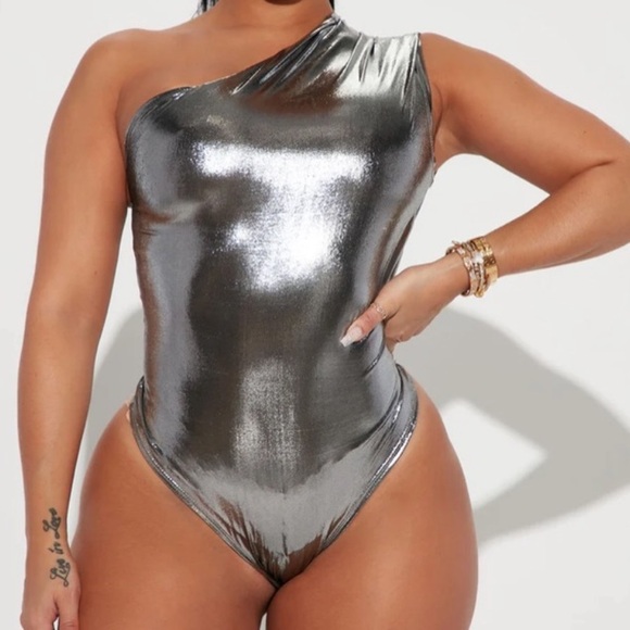 Fashion Nova Tops - Silver Metallic One Shoulder Bodysuit Size XL NWT